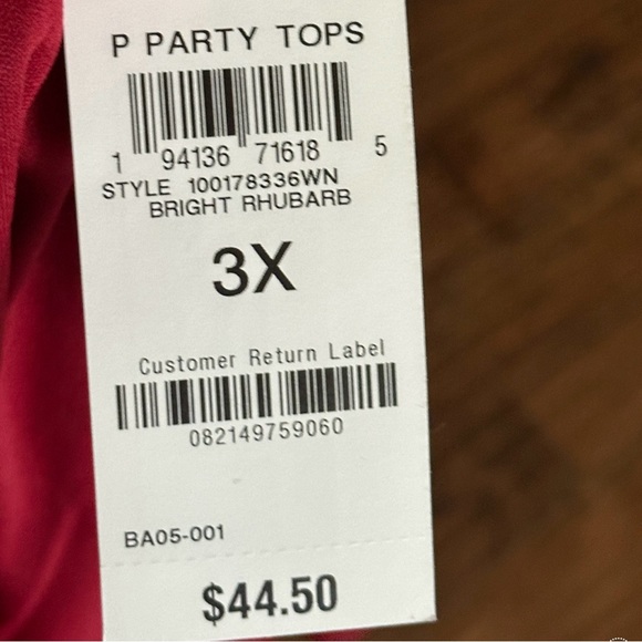 Gorgeous plus top-New with tag! - Picture 4 of 4